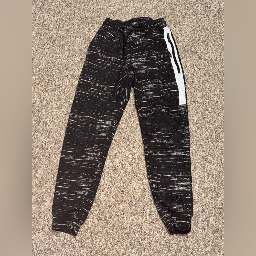 Men's BKC size medium Stylish Black and White Joggers, pants sweat pants lounge